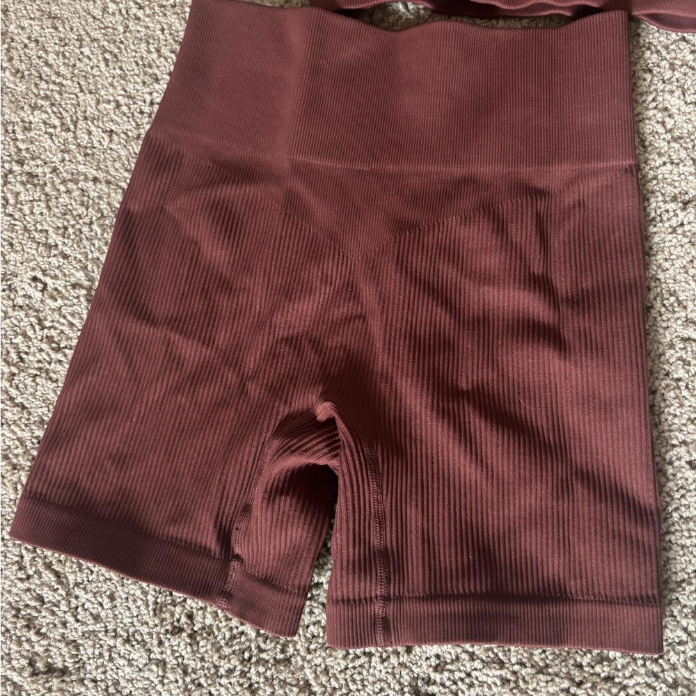 SHEIN Workout Set - Picture 3 of 3